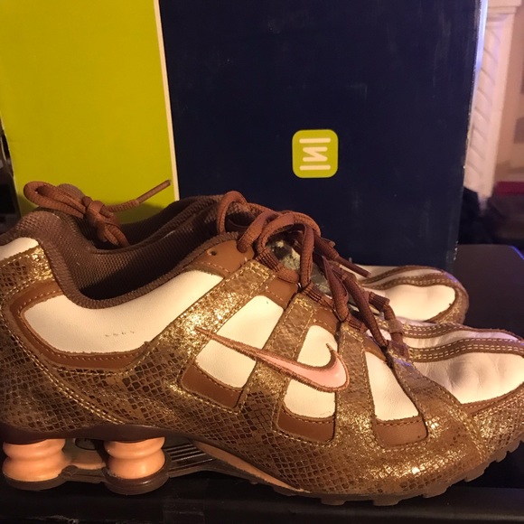 brown nike shox